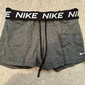 nike dry fit training shorts grey size medium